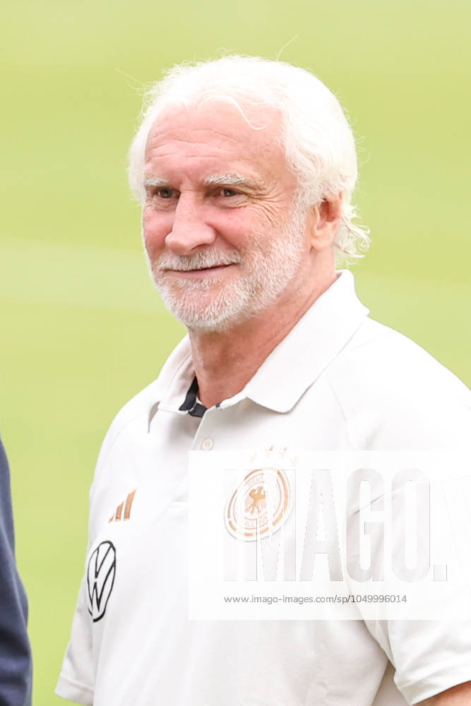 Düsseldorf, Fußball, öffentliches Training der DFB Nationalmannschaft Deutschland, Paul-Janes-Stadion: Rudi VOELLER (VÖLLER) (GER, DFB Sportdirektor) DFB regulations prohibit any use of photographs as image sequences and or quasi-video. Nordrhein-Westfalen Deutschland