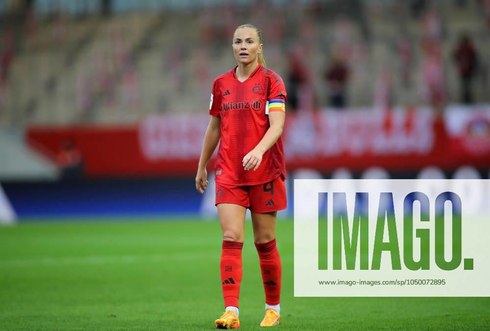 München, Deutschland 13. September 2024: Fussball, FRAUEN, GOOGLE PIXEL FRAUEN-BUNDESLIGA, Saison 2024 2025, FC Bayern München - RB Leipzig, Campus Glodis Perla Viggosdottir (FC Bayern München) stehend, Einzelaktion, Freisteller, Ganzkörperaufnahme