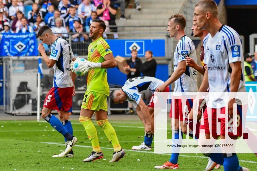 Heuer Fernandes Daniel ( HSV ) am Ball Deutschland , Hamburg , Volksparkstadion , Fussball , 2 Bundesliga , Hamburger SV - SSV Jahn Regensburg