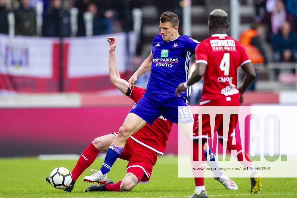 Royal Antwerp v RSC Anderlecht - Jupiler Pro League Play-Offs 1 ANTWERPEN, BELGIUM - MAY 12 : Ivan Santini forward of Anderlecht, Dino Arslanagic defender of Antwerp, Daniele Opare defender of Antwerp during the Jupiler Pro League match between Royal Antwerp FC and RSC Anderlecht on May 12, 2019 in Antwerpen, Belgium, 12 05 2019 ( Photo Gregory Van Gansen Photonews ) Antwerpen Belgium