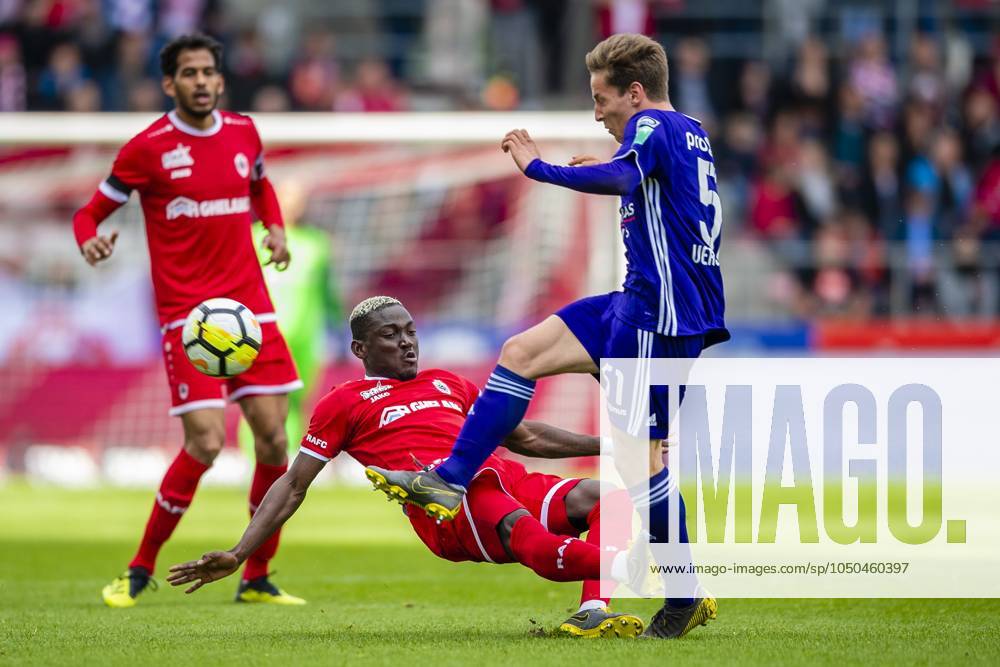 Royal Antwerp v RSC Anderlecht - Jupiler Pro League Play-Offs 1 ANTWERPEN, BELGIUM - MAY 12 : Yari Verschaeren midfielder of Anderlecht gets fouled by Daniele Opare defender of Antwerp during the Jupiler Pro League match between Royal Antwerp FC and RSC Anderlecht on May 12, 2019 in Antwerpen, Belgium, 12 05 2019 ( Photo Gregory Van Gansen Photonews ) Antwerpen Belgium
