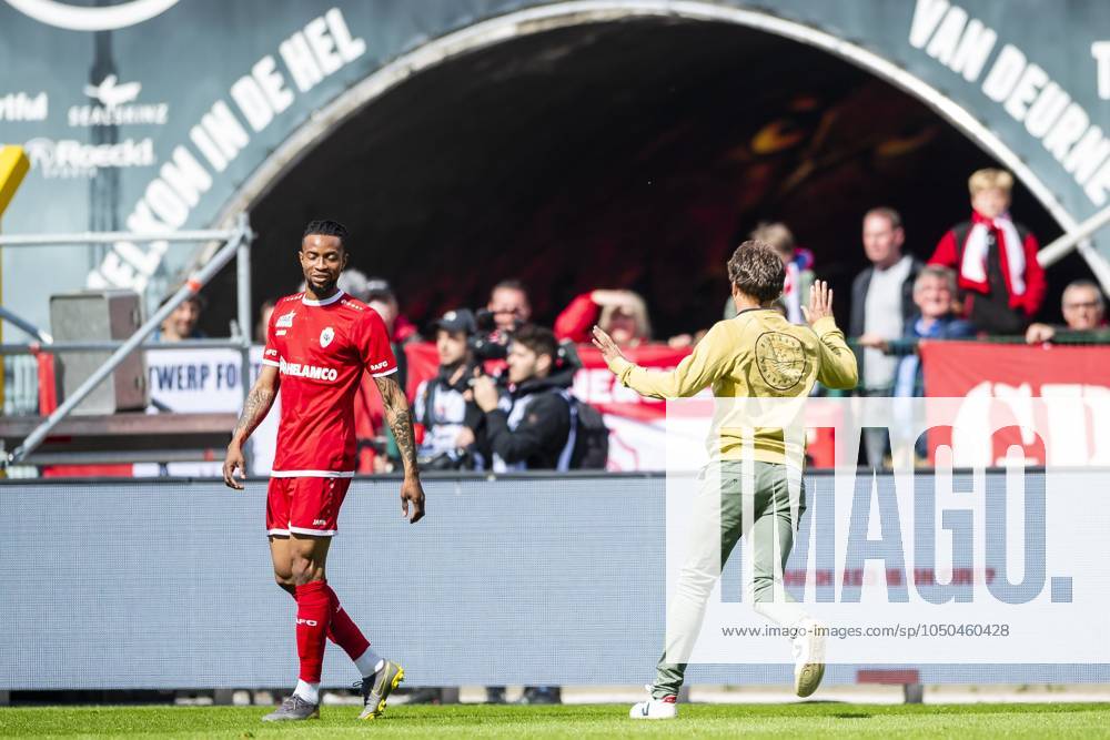 Royal Antwerp v RSC Anderlecht - Jupiler Pro League Play-Offs 1 ANTWERPEN, BELGIUM - MAY 12 : streaker pictured during the Jupiler Pro League match between Royal Antwerp FC and RSC Anderlecht on May 12, 2019 in Antwerpen, Belgium, 12 05 2019 ( Photo Gregory Van Gansen Photonews ) Antwerpen Belgium