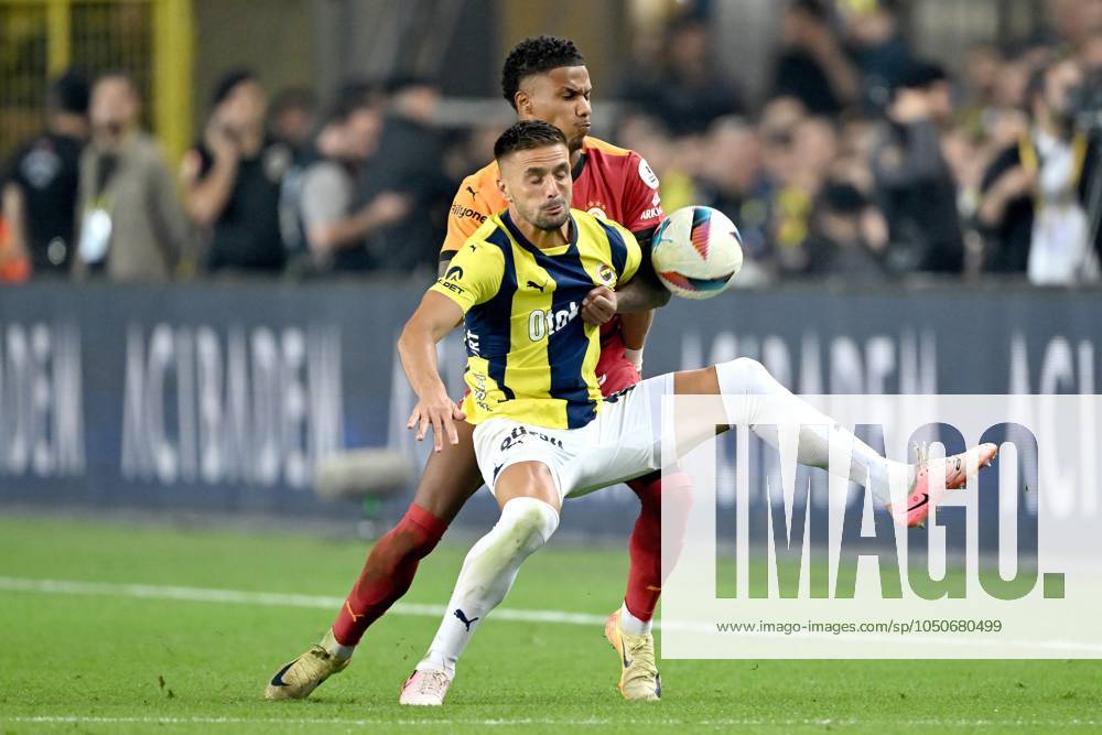 ISTANBUL - (l-r) Dusan Tadic of Fenerbahce SK, Ismail Jakobs of Galatasaray SK during the Turkish Superlig match between Fenerbahce AS and Galatasaray SK at Ulker stadium on Sept. 21, 2024 in Istanbul, Turkey. ANP Hollandse Hoogte Turkish Superlig 2024 25 ANPxSportx xGerritxvanxKeulenxIVx 509037438 originalFilename: 509037438