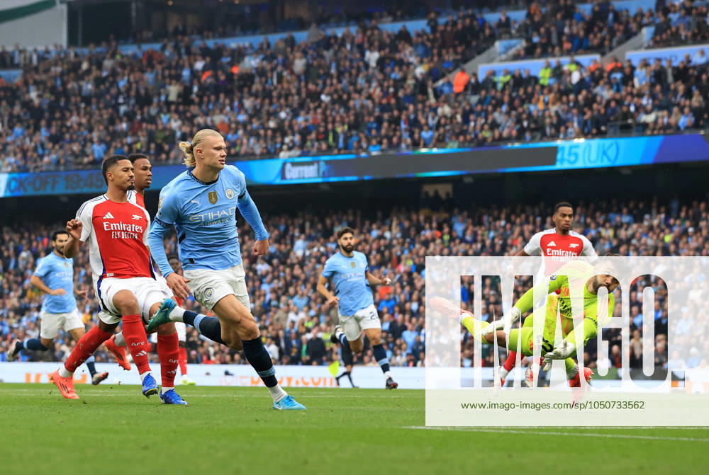 22nd September 2024; Etihad Stadium, Manchester, England; Premier League Football, Manchester City versus Arsenal; Erling Haaland of Manchester City beats Arsenal s Gabriele and Saliba to score for 1-0 after 9 minutes ActionPlus12696164 DavidxBlunsden Content restricted for UK based newspaper