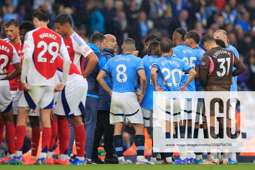 Manchester City v Arsenal Premier League 22 09 2024. Pep Guardiola the Manchester City manager gives his team instructions during a break in play during the Premier League match between Manchester City and Arsenal at the Etihad Stadium, Manchester, England on 22 September 2024. Manchester Etihad Stadium Manchester England Editorial use only DataCo restrictions apply See www.football-dataco.com ,