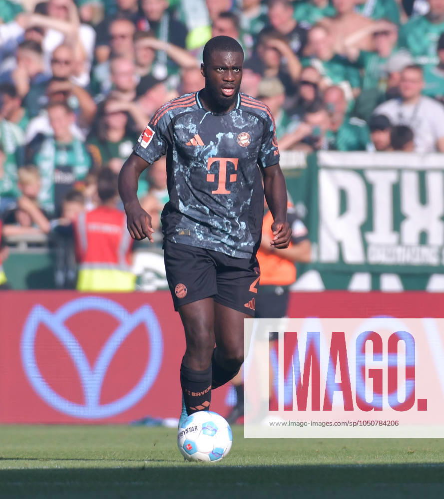 Fussball 1.Bundesliga, SV Werder Bremen - FC Bayern München, v.l. Dayot Upamecano (FC Bayern Muenchen), FREISTELLER, EINZELBILD Bremen