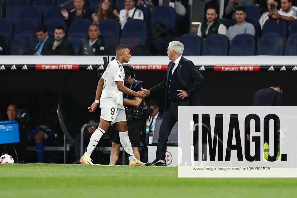 (L-R) Kylian Mbappe, Carlo Ancelotti (Real), SEPTEMBER 24, 2024 - Football Soccer : Spanish LaLiga EA Sports match between Real Madrid CF 3-2 Deportivo Alaves at the Estadio Santiago Bernabeu in Madrid, Spain. Noxthirdxpartyxsales (267765887)