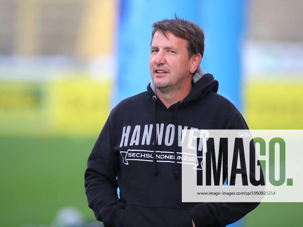 München, Deutschland, 25.September 2024: Fussball, Herren, 3.Liga, Saison 2024 2025, TSV 1860 München - Hannover 96 II, Grünwalder Stadion Daniel Stendel,Trainer (Hannover 96 II) Kopf, Oberkörper DFB regulations prohibit any use of photographs as image sequences and or quasi-video
