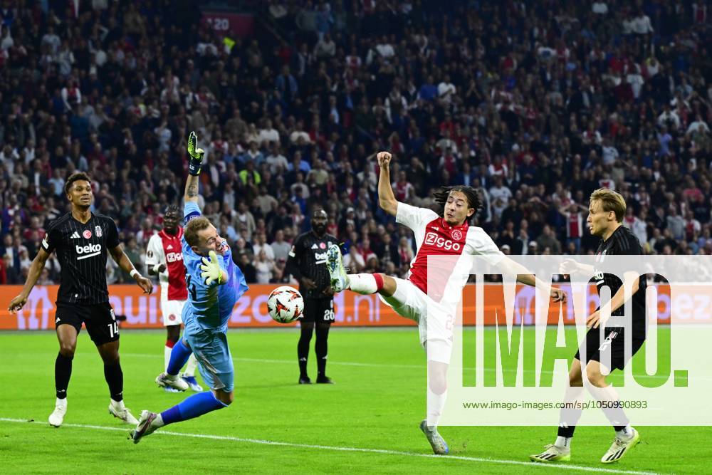 AMSTERDAM - (l-r) Besiktas JK goalkeeper Mert Gunok, Kian Fitz-Jim of Ajax during the UEFA Europa League match between AFC Ajax Amsterdam and Besiktas JK at the Johan Cruijff ArenA on Sept. 26, 2024 in Amsterdam, Netherlands. ANP OLAF KRAAK UEFA Europa League 2024 25 League Phase MD1 2024 25 ANPxSportx IVx 509440718 originalFilename: 509440718