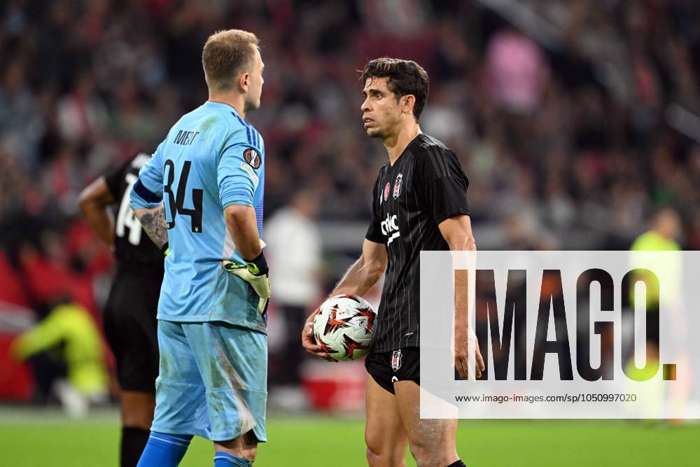 AMSTERDAM - (l-r) Besiktas JK goalkeeper Mert Gunok, Gabriel Paulista of Besiktas JK disappointment after the UEFA Europa League match between AFC Ajax Amsterdam and Besiktas JK at the Johan Cruijff ArenA on Sept. 26, 2024 in Amsterdam, Netherlands. ANP OLAF KRAAK UEFA Europa League 2024 25 League Phase MD1 2024 25 ANPxSportx IVx 509449933 originalFilename: 509449933