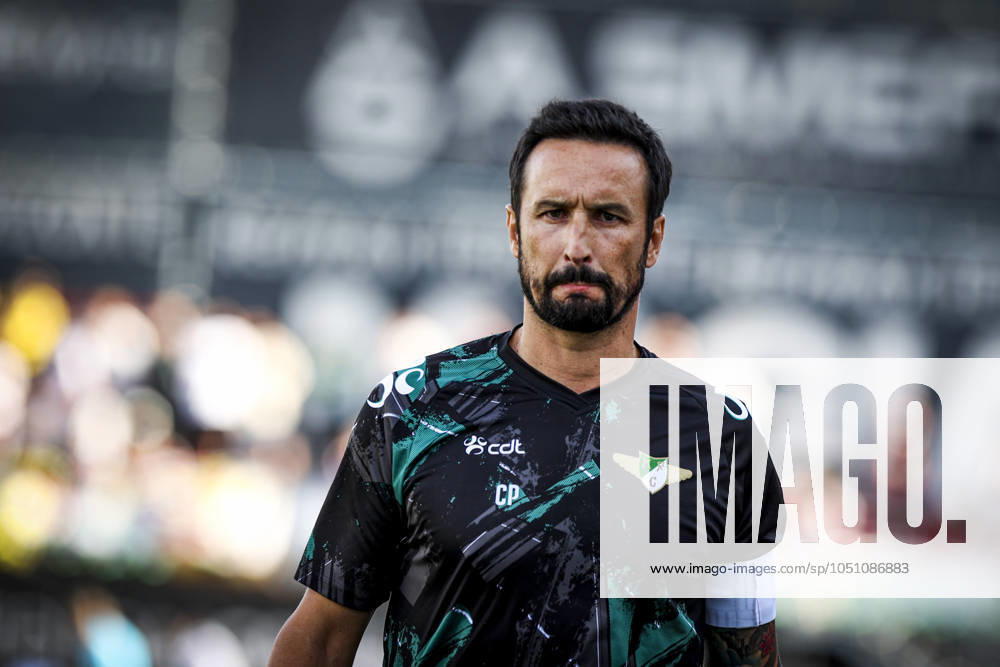 Cesar Peixoto head of FC Moreirense taken a red card during the Liga Portugal Betclic match between Estrela da Amadora and FC Moreirense at Estadio Josà Gomes on September 28th, 2024. Liga Portugal Betclic - Estrela da Amadora SAD vs FC Moreirense (Valter Gouveia SPP)