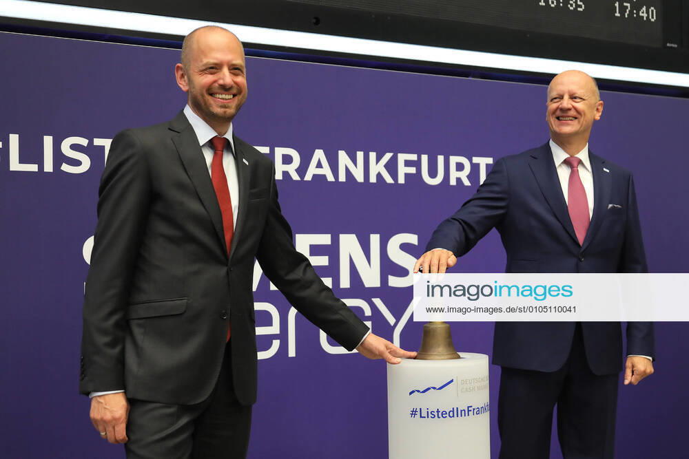 Frankfurt, DEU Boersengang der Siemens Energy AG an der Frankfurter Boerse. Christian Bruch, Finanzvorstand der Siemens AG, CFO und Ralf Thomas, Vorstandsvorsitzender der Siemens AG, CEO, mit der Boersenglocke