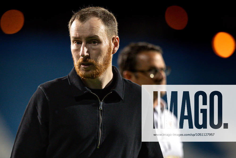 Head Coach Ian Cathro of GD Estoril Praia seen in action during the Liga Portugal Betclic match between GD Estoril Praia and Sporting CP at Estadio Antonio Coimbra da Mota. Lisboa Portugal - ZUMAs197 20240927_aaa_s197_372