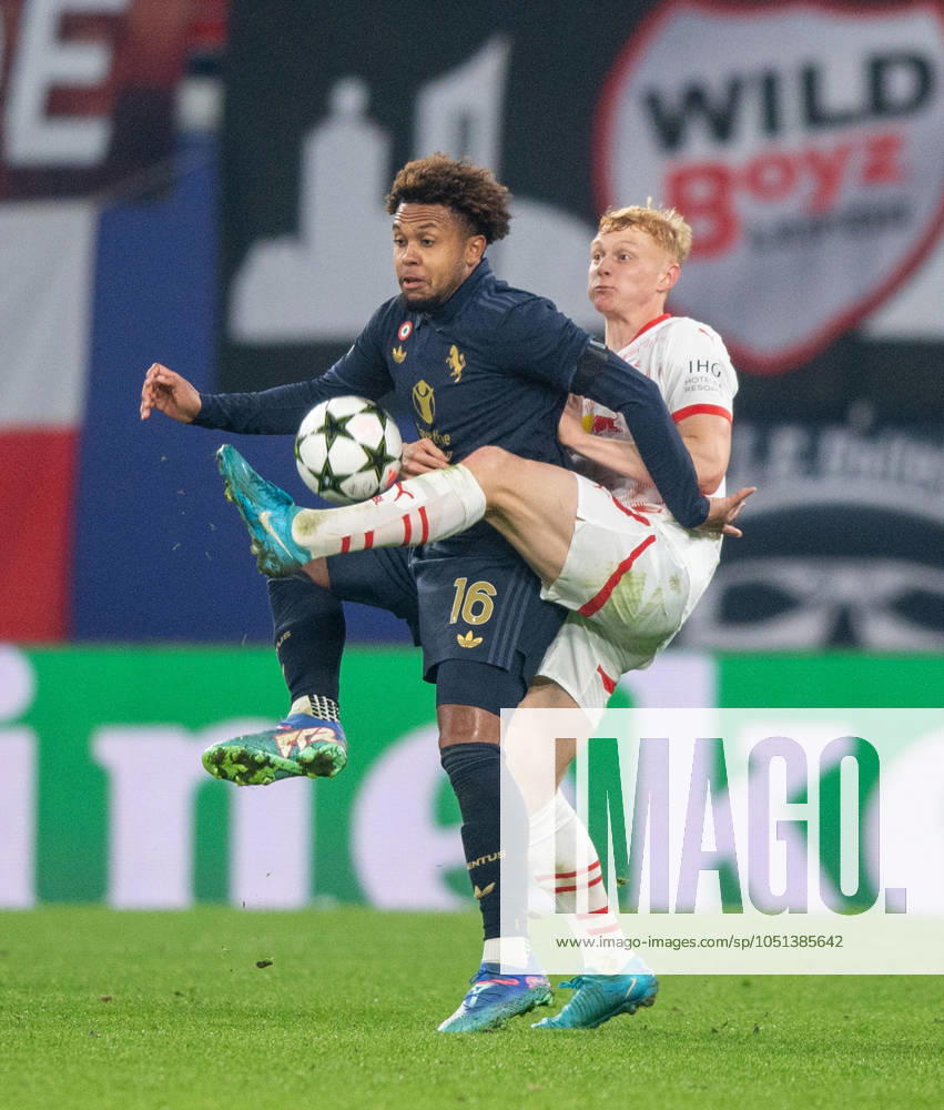 Fussball, Herren, Saison 2024 2025, Champions League (Ligaphase, 2. Spieltag), RB Leipzig - Juventus Turin, v. l. Weston McKennie (Juventus Turin), Nicolas Seiwald (RB Leipzig), 02.10.2024,