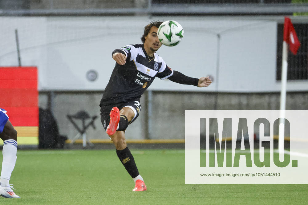 Martim Marques (FC Lugano, 26) am Ball , Fussball, UEFA Conference League, 1. Spieltag, 2024 2025, FC Lugano vs. HJK Helsinki, 03.10.2024, Arena Thun, Thun, Schweiz Thun Arena Thun Kanton Bern Schweiz