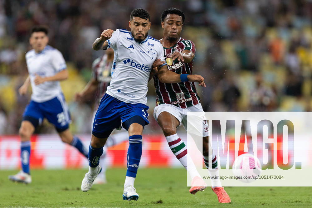 RIO DE JANEIRO, BRAZIL - OCTOBER 03: KENO of Fluminense fights for the ball during the match between Fluminense and Cruzeiro as part of Brasileirao 2024 at Maracana Stadium on October 03, 2024 in Rio de Janeiro, Brazil. Rio De Janeiro Brazil - ZUMAc227 20241003_zsp_c227_016