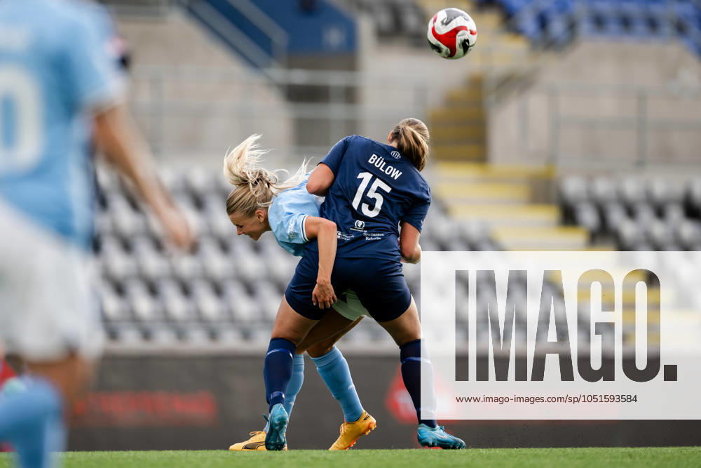 Malmö FFs Nellie Lilja och Eskilstuna Uniteds Emma Bulow under fotbollsmatchen i Elitettan mellan Eskilstuna United och Malmö FF den 5 oktober 2024 i Eskilstuna.