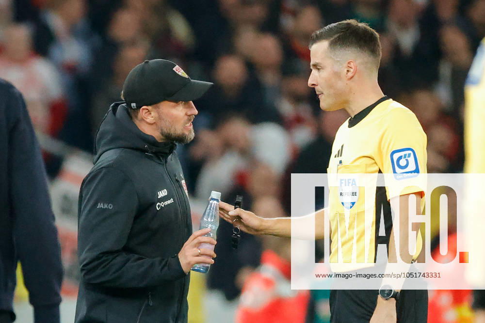 Stuttgart , Fußball Bundesliga VfB Stuttgart vs. TSG 1899 Hoffenheim , Trainer Sebastian Hoeneß (VfB) Schiedsrichter Harm Osmers Gemäß den Vorgaben der DFL Deutsche Fußball Liga ist es untersagt, in dem Stadion und oder vom Spiel angefertigte Fotoaufnahmen in Form von Sequenzbildern und oder videoähnlichen Fotostrecken zu verwerten bzw. verwerten zu lassen.
