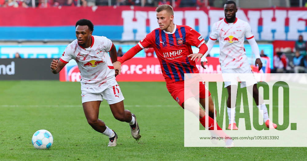 Heidenheim - RB Leipzig Bundesliga Heidenheim a.d. Brenz, 06.10.2024, Voith-Arena, Fussball, Bundesliga, Spieltag 6 , 1. FC Heidenheim vs. RB Leipzig 0:1 (0:0) , Im Bild v.l.: Lois Openda (11, RB Leipzig) und Adrian Beck (21, Heidenheim) ,