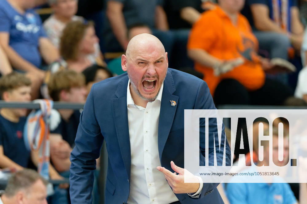 Przemyslaw Frasunkiewicz (Rostock, Head-Coach), Syntainics MBC vs. Rostock Seawolves, Basketball, Maenner, Bundesliga, Saison 2024 25, 3. Spieltag, 22.09.2024. Weissenfels Stadthalle Sachsen-Anhalt Deutschland