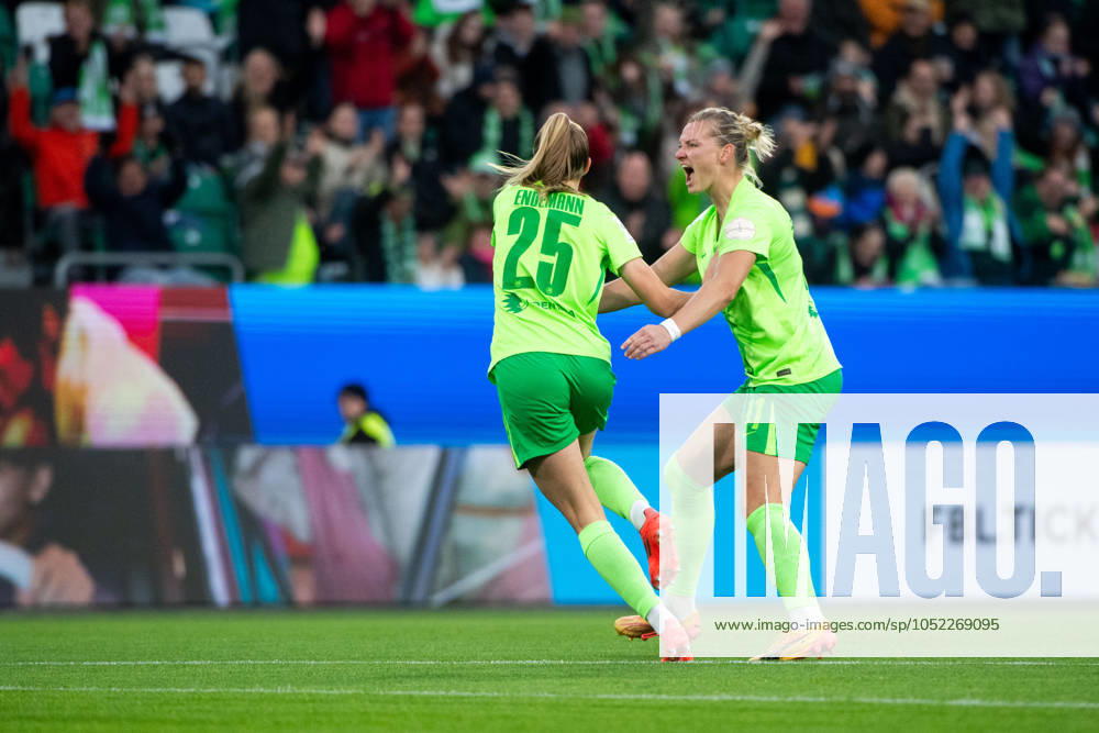 Vivien Endemann (VfL Wolfsburg, 25), Alexandra Popp (VfL Wolfsburg, 11) jubeln ueber das Tor zum 1:0, GER, VfL Wolfsburg vs FC Bayern Muenchen, Fussball Google Pixel Frauen Bundesliga, 6. Spieltag, Saison 2024 2025, 12.10.2024 DFB regulations prohibit any use of photographs as image sequences and or quasi-video GER, VfL Wolfsburg vs FC Bayern Muenchen, Fussball Google Pixel Frauen Bundesliga, 6. Spieltag, Saison 2024 2025, 12.10.2024 Wolfsburg