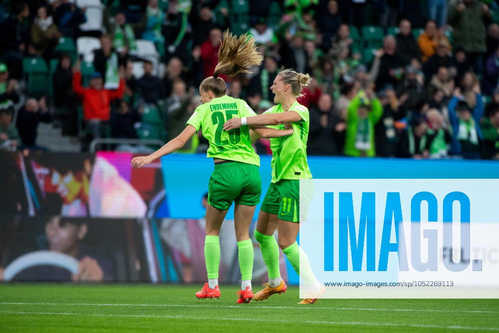Vivien Endemann (VfL Wolfsburg, 25), Alexandra Popp (VfL Wolfsburg, 11) jubeln ueber das Tor zum 1:0, GER, VfL Wolfsburg vs FC Bayern Muenchen, Fussball Google Pixel Frauen Bundesliga, 6. Spieltag, Saison 2024 2025, 12.10.2024 DFB regulations prohibit any use of photographs as image sequences and or quasi-video GER, VfL Wolfsburg vs FC Bayern Muenchen, Fussball Google Pixel Frauen Bundesliga, 6. Spieltag, Saison 2024 2025, 12.10.2024 Wolfsburg