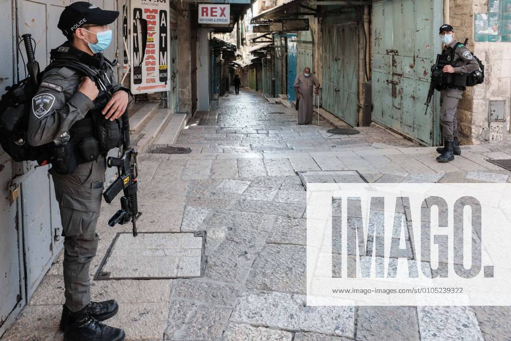 Policemen and women enforce Israelâ€⠢s second lockdown, which began 18th September, 2020, at the Jaffa Gate. PM Netanyahu clarified lockdown will be in effect for at least a month as hospital Coronavirus wards around the country struggle nearing capacity. Israel has in recent days surpassed even the U.S.A. in Coronavirus deaths per capita. Jerusalem Israel - ZUMAa126 20200930_zap_a126_008