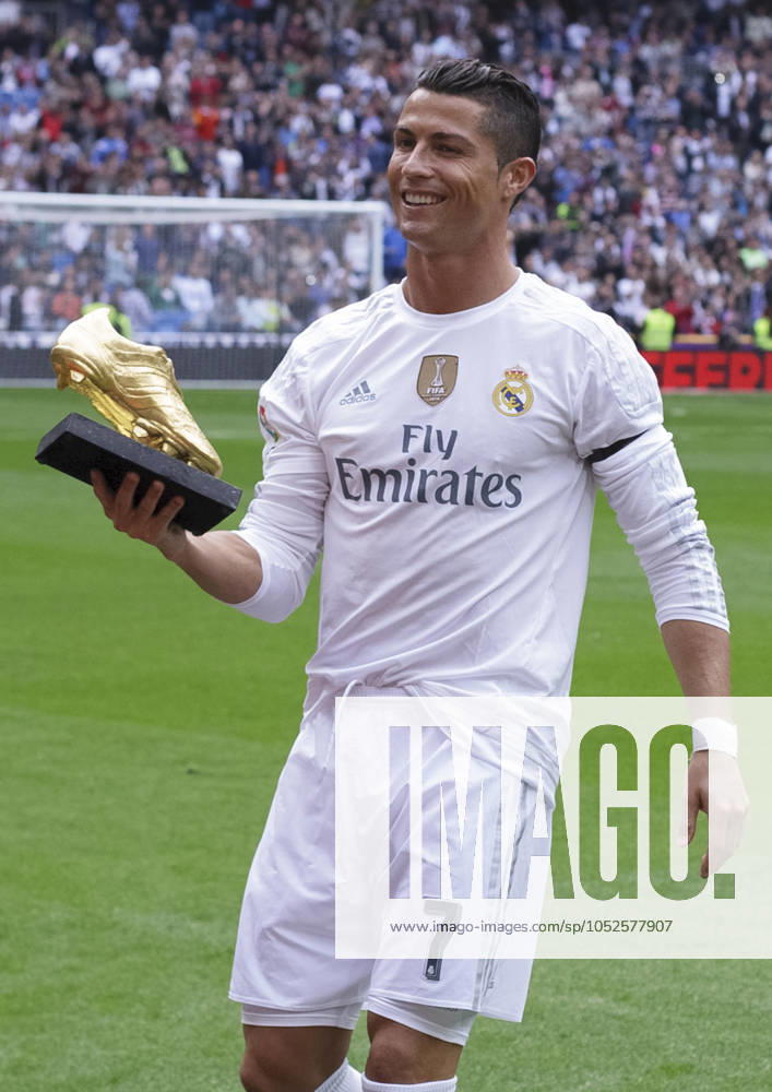 REAL MADRID vs Levante SPAIN, Madrid:Real Madrid s Portuguese forward Cristiano Ronaldo received the golden boot during the Spanish League 2015 16 match between Real Madrid and UD Levante, at Santiago Bernabeu Stadium in Madrid on October 18, 2015. (Photo by Guillermo Martinez ) Madrid Santiago Bernabà u Stadium Spain
