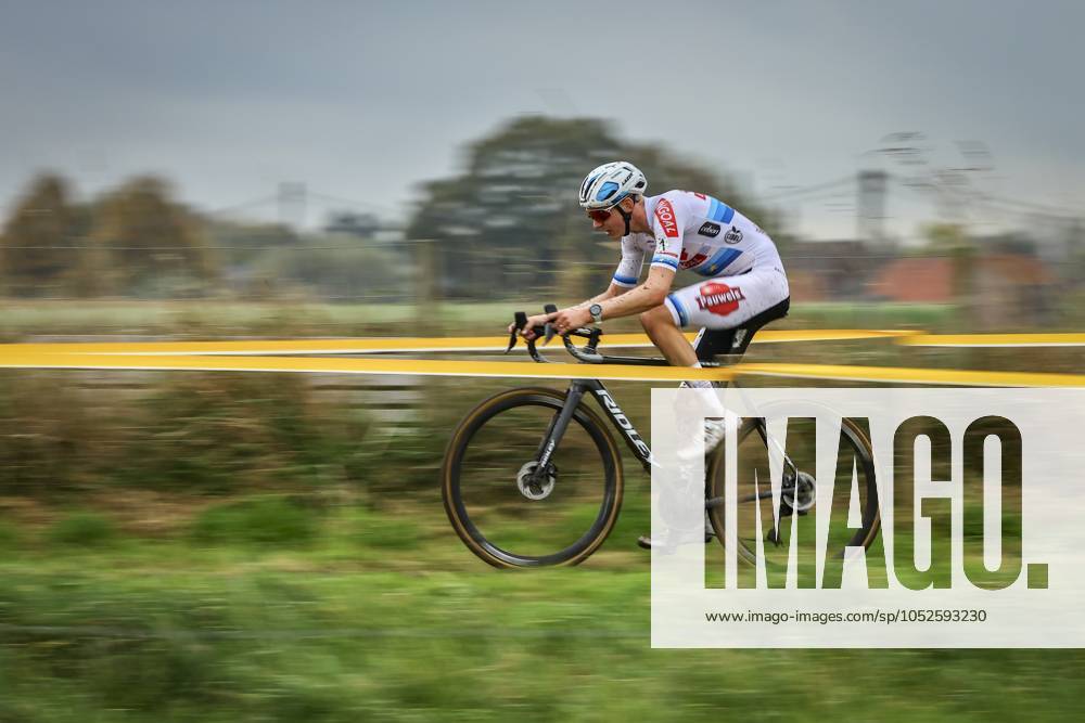 Belgian Michael Vanthourenhout pictured in action during the men s elite race of the Kermiscross cyclocross cycling event in Ardooie, Thursday 17 October 2024. DAVIDxPINTENS x102798477x