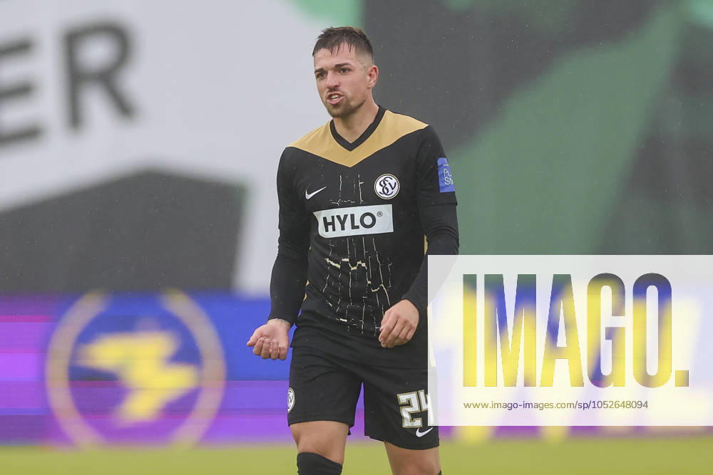 Luca Schnellbacher (SV Elversberg) gestikuliert, 2. Bundesliga, Preußen Münster vs SV 07 Elversberg, Preußenstadion am 19. October 2024 in Münster, Deutschland. (Foto von Marco Steinbrenner DeFodi Images) Luca Schnellbacher (SV Elversberg) gestures, 2. Bundesliga, Preußen Münster vs SV 07 Elversberg, Preußenstadion, October 19, 2024 in Münster, Germany. (Photo by Marco Steinbrenner DeFodi Images) DFB DFL REGULATIONS PROHIBIT ANY USE OF PHOTOGRAPHS AS IMAGE SEQUENCES AND OR QUASI-VIDEO. not used in POL SRB CRO FRA GBR NED ITA USA Defodi-700_muenster-elversberg_20241019_035