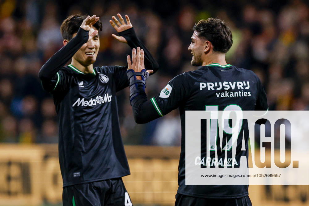 Julian Carranza of Feyenoord scores the 0:5 and celebrates the goal with his team mates , Eredivisie, Go Ahead Eagles v Feyenoord Rotterdam, The Adelaarshorst, October 19, 2024, Deventer, Netherlands.