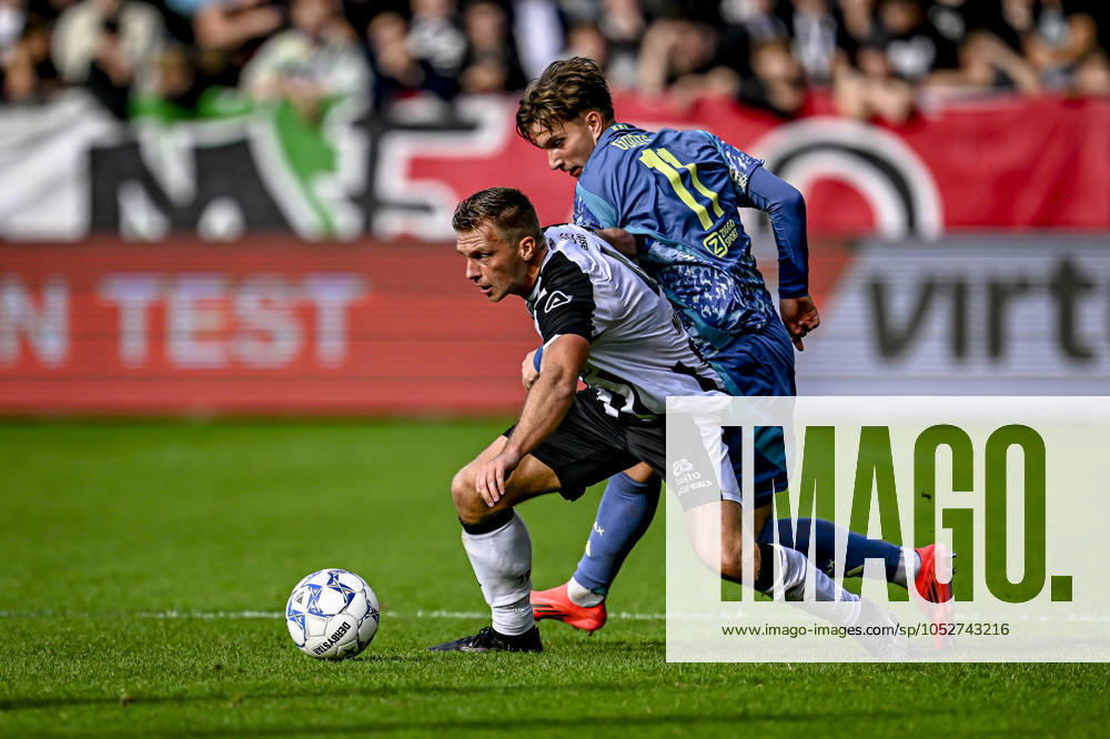 AFC Ajax Amsterdam forwarder Mika Godts, Heracles Almelo defender Damon Mirani, during the match Heracles Almelo - Ajax at the Asito stadium for the Dutch eredivisie season 2024-2025 in ALMELO, Netherlands on 20 oktober 2024, (photo by Stefan Koops EYE4images DeFodi Images) not used in POL SRB CRO FRA GBR NED ITA USA Defodi-746_196201