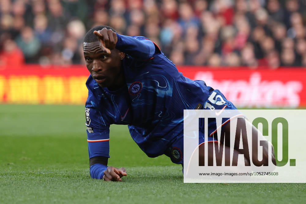 Football - 2024 2025 Premier League - Liverpool v Chelsea - Anfield - Sunday 20th October 2024 Nicolas Jackson of Chelsea misses a chance and looks dejected