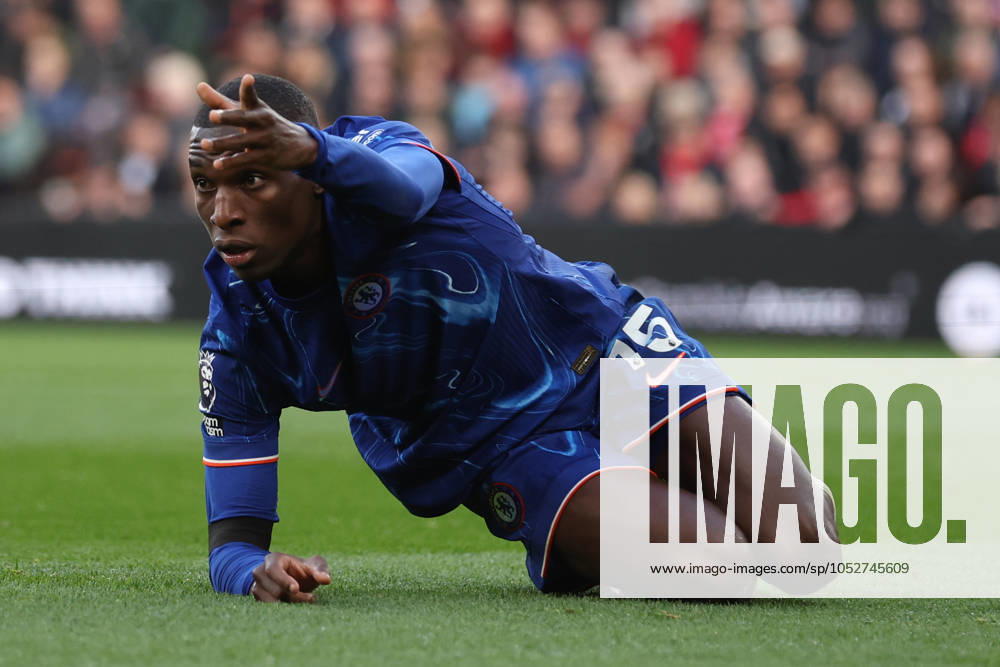 Football - 2024 2025 Premier League - Liverpool v Chelsea - Anfield - Sunday 20th October 2024 Nicolas Jackson of Chelsea misses a chance and looks dejected