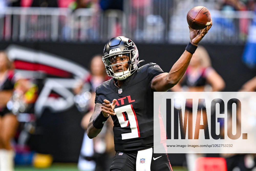 ATLANTA, GA Ã OCTOBER 20: Atlanta quarterback Michael Penix Jr. (9) drops back to pass during the NFL, American Football Herren, USA game between the Seattle Seahawks and the Atlanta Falcons on October 20th, 2024 at Mercedes-Benz Stadium in Atlanta, GA. (Photo by Rich von Biberstein Icon Sportswire) NFL: OCT 20 Seahawks at Falcons Icon241020050