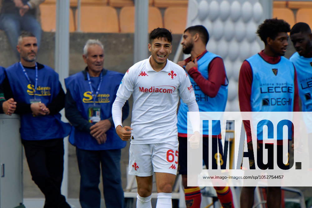 Fabiano Parisi of Fiorentina celebrates after scoring a goal during US Lecce vs ACF Fiorentina, Italian soccer Serie A match in Lecce, Italy, October 20 2024