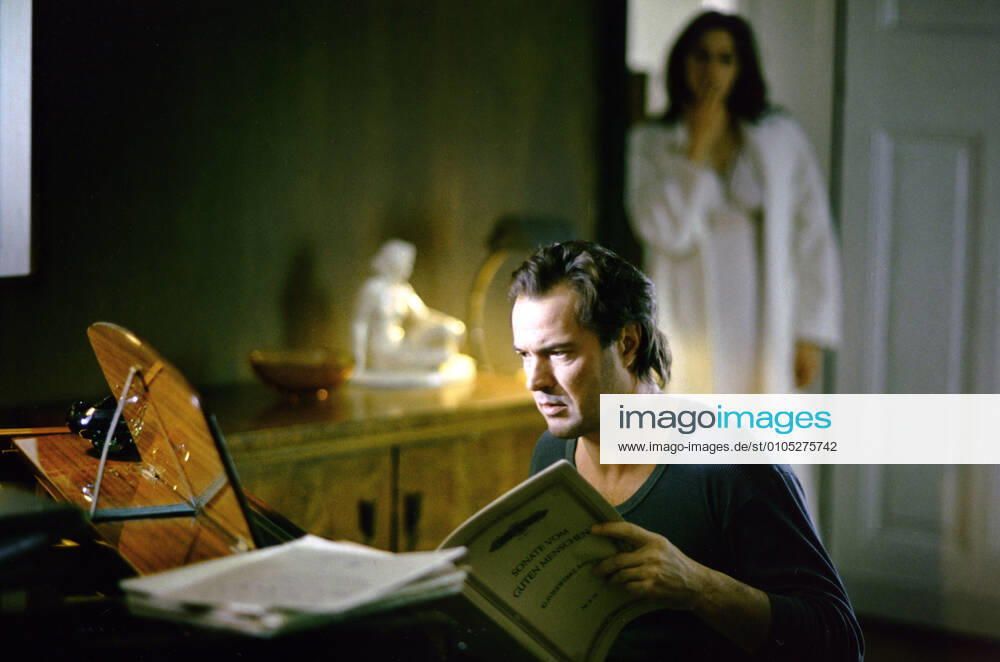 DAS LEBEN DER ANDEREN aka THE LIVES OF OTHERS SEBASTIAN KOCH DAS LEBEN DER ANDEREN Date: 2006 Mandatory credit line: Image courtesy ARTE BR CREADO FILM WIEDEMANN &; BERG FILMPRODUKTION ARTE BR CREADO FILM WIEDEMANN & BER