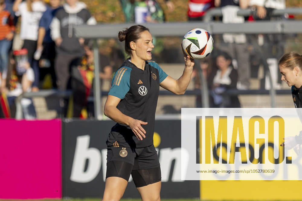 Öffentliches Training DFB Frauen Nationalmannschaft, 21.10.2024 Giovanna Hoffmann (Deutsche Frauen Fussball Nationalmannschaft), Training DFB Frauen Nationalteam, Frankfurt, Stadion am Brentanobad