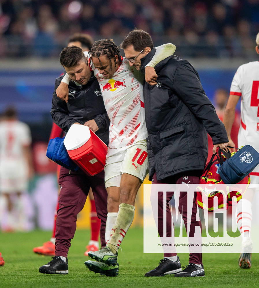 Fussball, Herren, Saison 2024 2025, Champions League (Ligaphase, 3. Spieltag), RB Leipzig - FC Liverpool, Verletzung Xavi Simons (RB Leipzig), 23.10.2024,