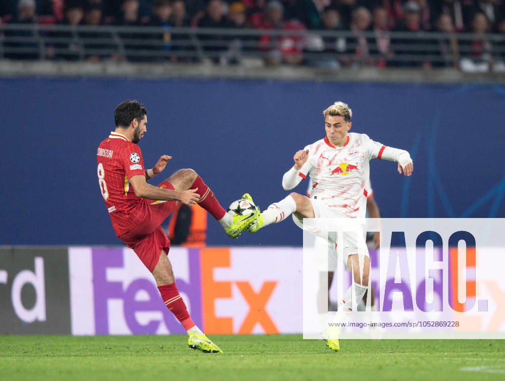 Fussball, Herren, Saison 2024 2025, Champions League (Ligaphase, 3. Spieltag), RB Leipzig - FC Liverpool, v.l. Dominik Szoboszlai (FC Liverpool), Eljif Elmas (RB Leipzig), 23.10.2024,