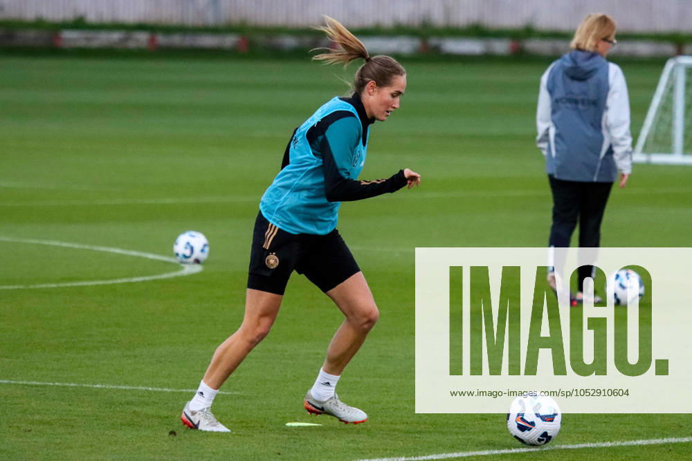 Hounslow , England 24. Oktober 2024: Fußball-Frauen-Nationalmannschaft - Länderspiel Abschlusstraining - Deutschland Im Bild: Sydney Lohmann (Deutschland) TSG Elite Training Centre