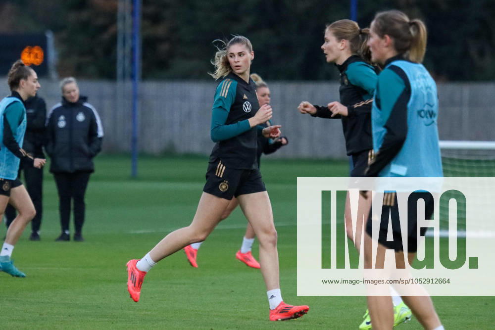 Hounslow , England 24. Oktober 2024: Fußball-Frauen-Nationalmannschaft - Länderspiel Abschlusstraining - Deutschland Im Bild: Jule Brand (Deutschland) TSG Elite Training Centre