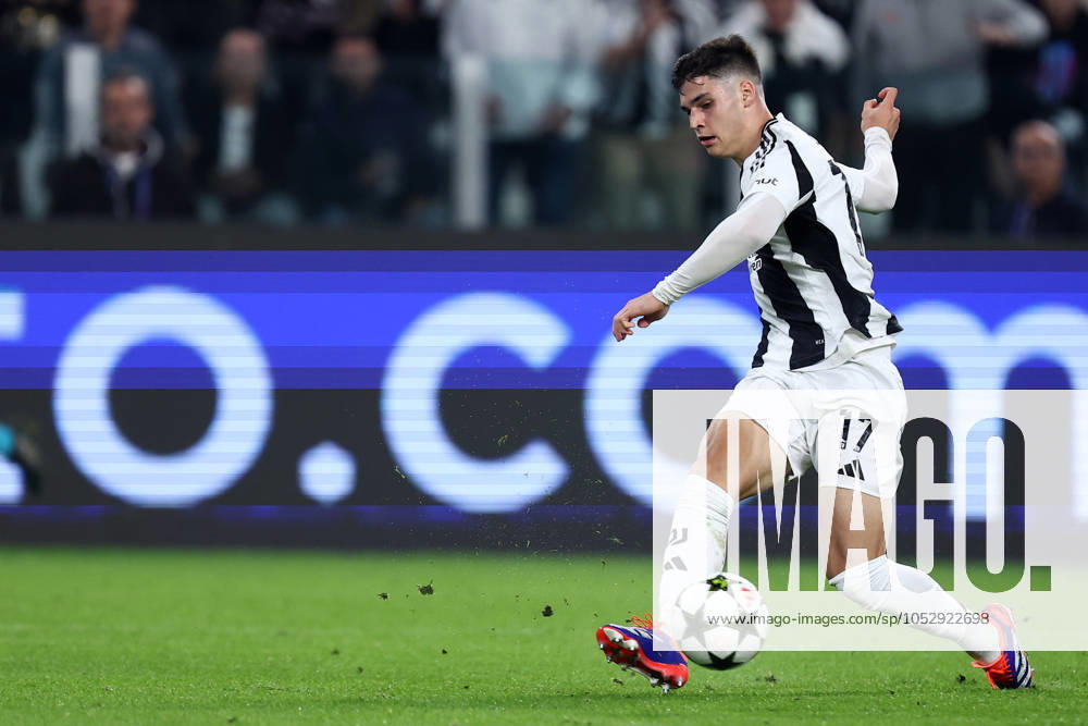 Juventus v VfB Stuttgart - UEFA Champions League 2024 25 League Phase MD3 Vasilije Adzic of Juventus Fc in action during the Uefa Champions League 2024-25 match beetween Juventus Fc and VfB Stuttgart at Allianz Stadium on October 22, 2024 in Turin, Italy . Torino Allianz Stadium Italy