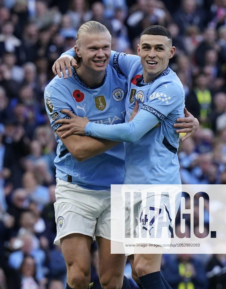 Manchester, England, 26th October 2024. Erling Haaland of Manchester City (L) celebrates after scoring with Phil Foden of Manchester City during the Premier League match at the Etihad Stadium, Manchester. Picture credit should read: Andrew Yates Sportimage . SPI-3411-0046