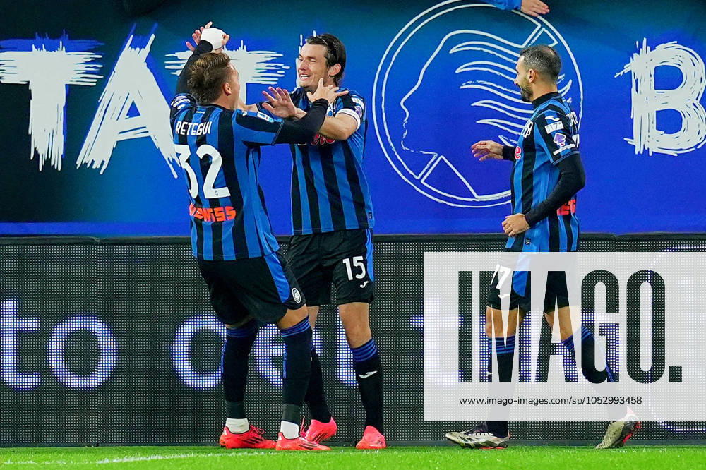 Atalanta s Marten de Roon celebrates after scoring 1-0 during the Serie A soccer match between Atalanta and Hellas Verona at the Gewiss Stadium in Bergamo , north Italy - Saturday , October 26 , 2024. - Soccer .