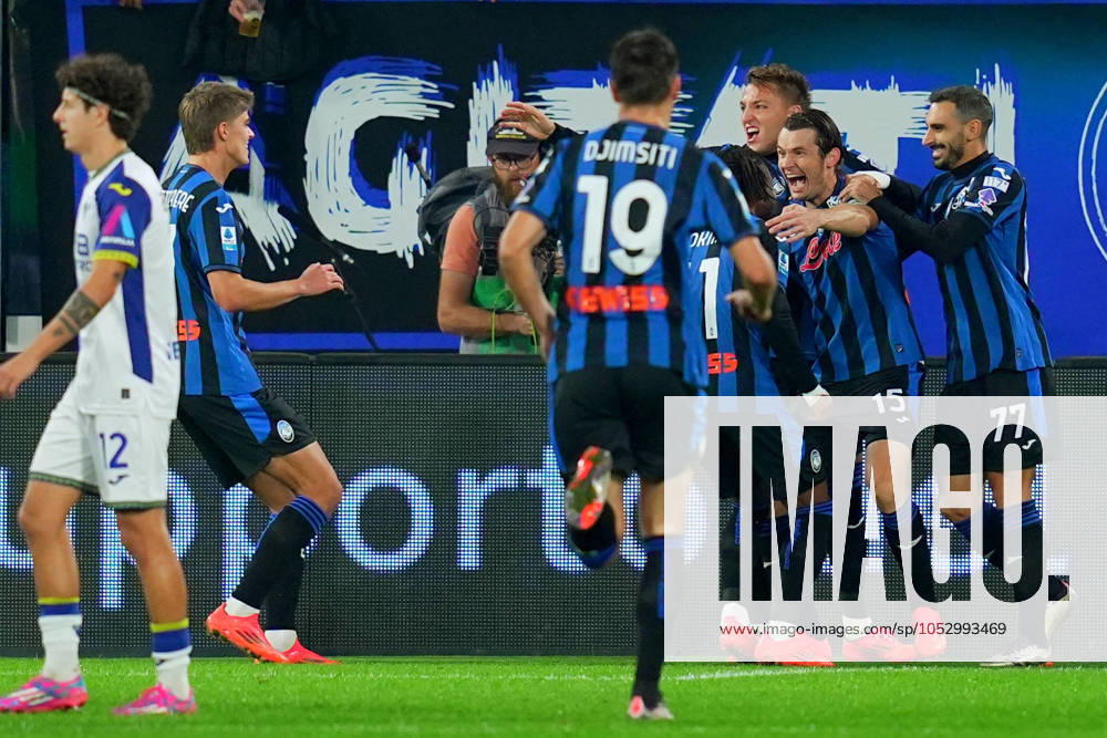 Atalanta s Marten de Roon celebrates after scoring 1-0 during the Serie A soccer match between Atalanta and Hellas Verona at the Gewiss Stadium in Bergamo , north Italy - Saturday , October 26 , 2024. - Soccer .