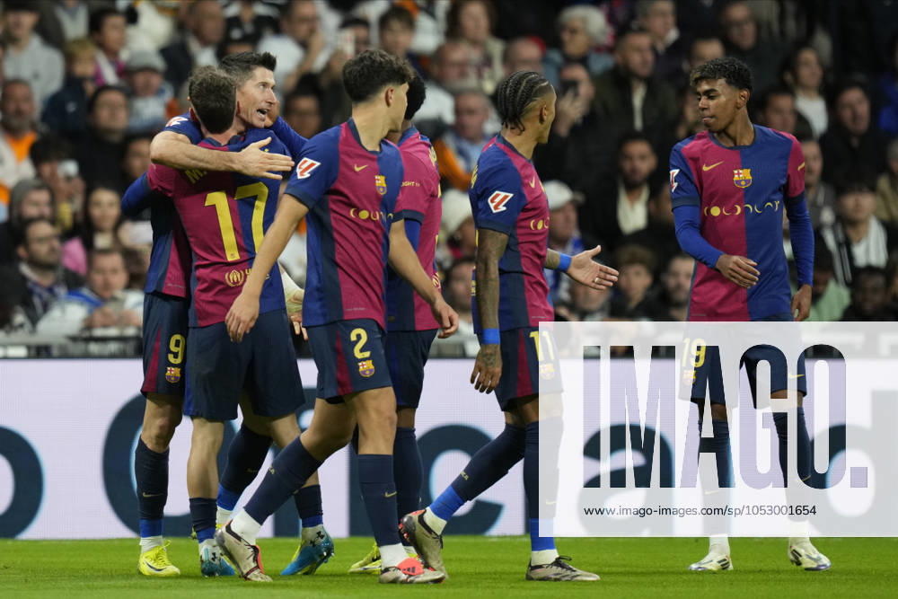 ESP: Real Madrid v FC Barcelona, Barca La Liga EA Sports. Date 11 Robert Lewandowski of FC Barcelona celebrates with his teammates after scoring goal during the La Liga EA Sports match between Real Madrid and FC Barcelona played at Santiago Bernabeu Stadium on October 26, 2024 in Madrid, Spain. kpng