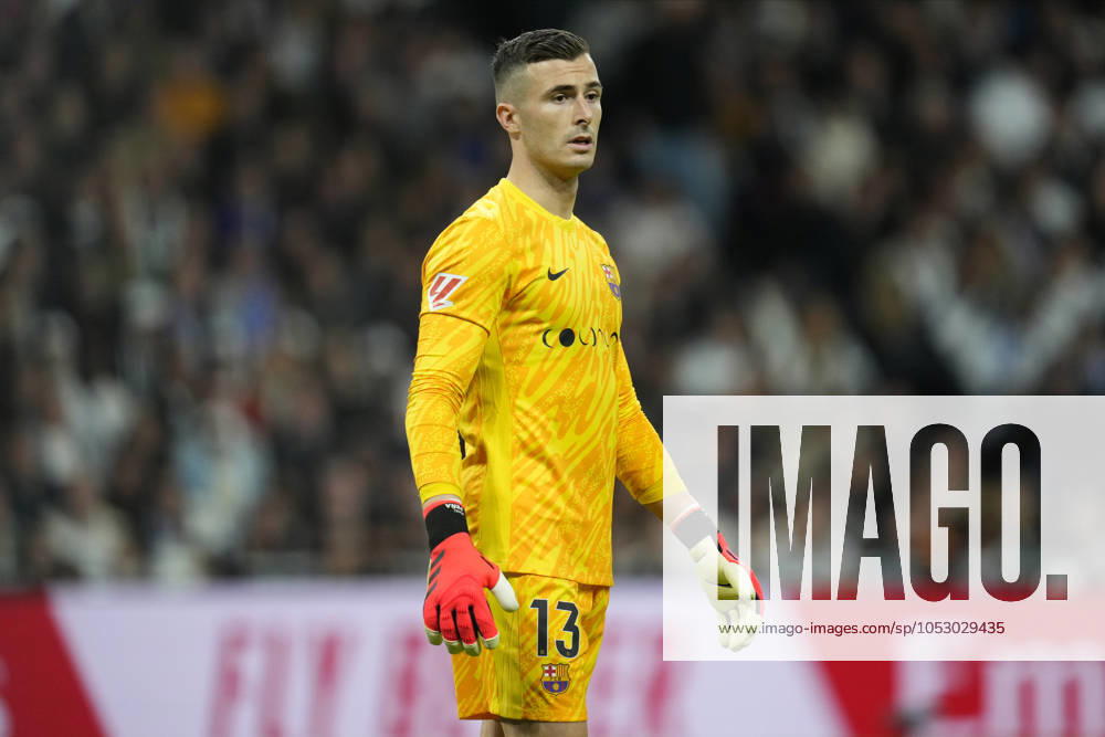 ESP: Real Madrid v FC Barcelona, Barca La Liga EA Sports. Date 11 Inaki Pena of FC Barcelona during the La Liga EA Sports match between Real Madrid and FC Barcelona played at Santiago Bernabeu Stadium on October 26, 2024 in Madrid, Spain. kpng