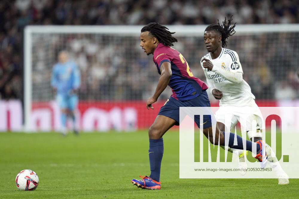 ESP: Real Madrid v FC Barcelona, Barca La Liga EA Sports. Date 11 Jules Kounde of FC Barcelona and Eduardo Camavinga of Real Madrid CF during the La Liga EA Sports match between Real Madrid and FC Barcelona played at Santiago Bernabeu Stadium on October 26, 2024 in Madrid, Spain. kpng