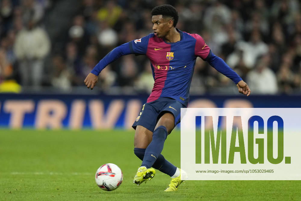 ESP: Real Madrid v FC Barcelona, Barca La Liga EA Sports. Date 11 Alejandro Balde of FC Barcelona during the La Liga EA Sports match between Real Madrid and FC Barcelona played at Santiago Bernabeu Stadium on October 26, 2024 in Madrid, Spain. kpng